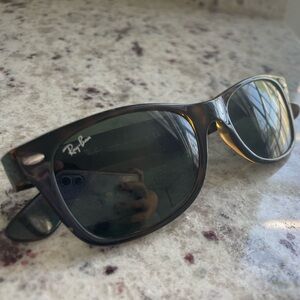 Ray Ban Wayfarer Classic Polarized sunglasses